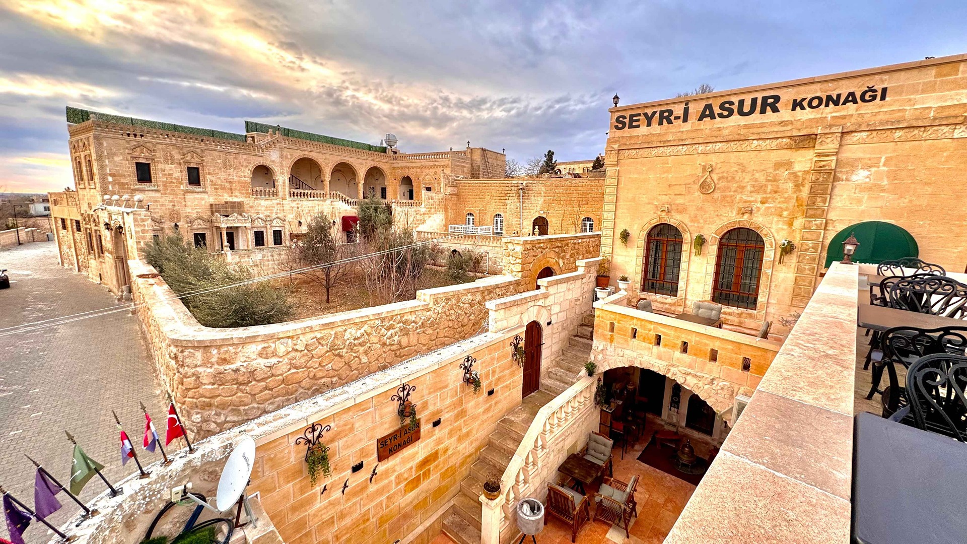 Midyat Seyri Asur Konağı taş konak
